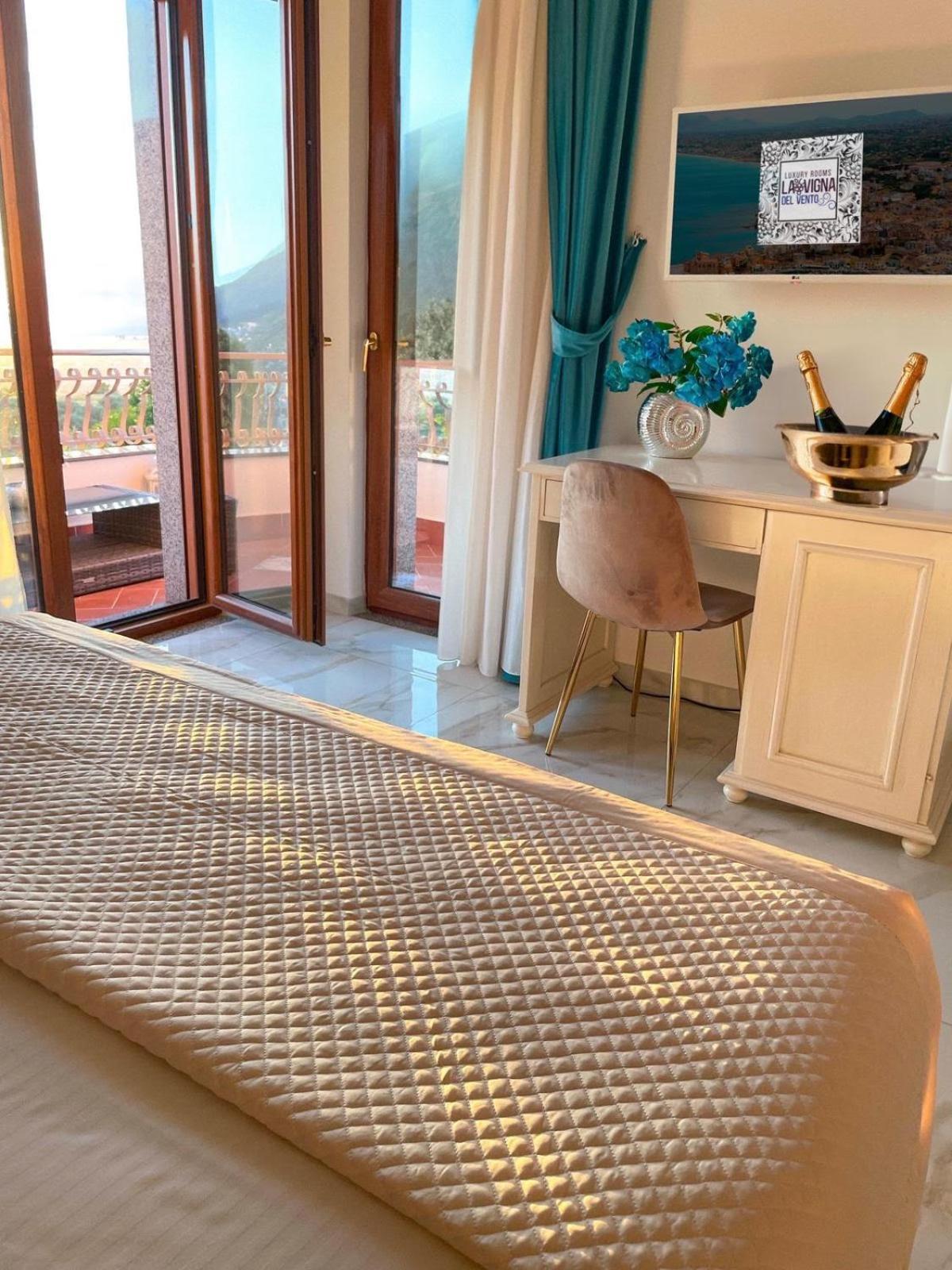 La Vigna Del Vento Bed and Breakfast Casola di Napoli Eksteriør billede