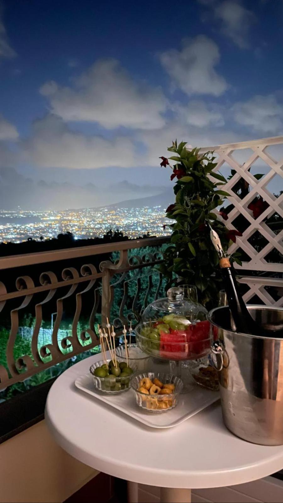 La Vigna Del Vento Bed and Breakfast Casola di Napoli Eksteriør billede