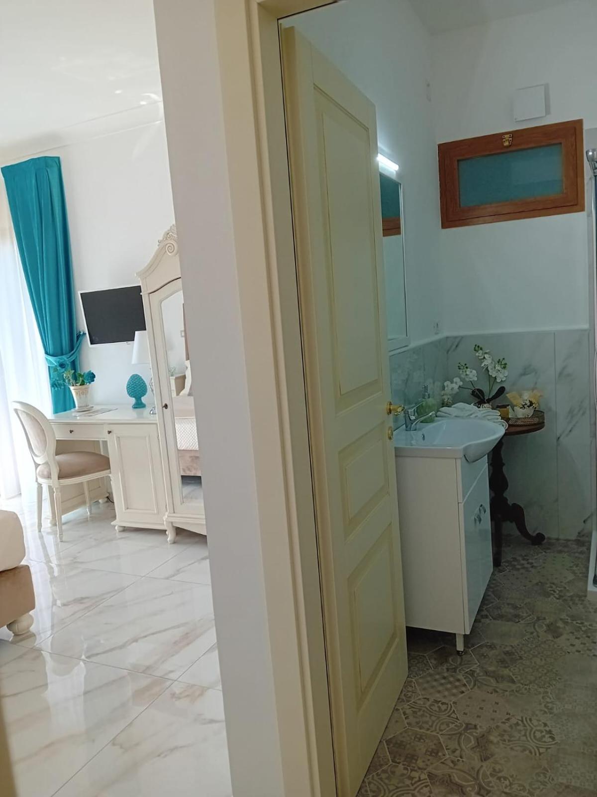La Vigna Del Vento Bed and Breakfast Casola di Napoli Eksteriør billede